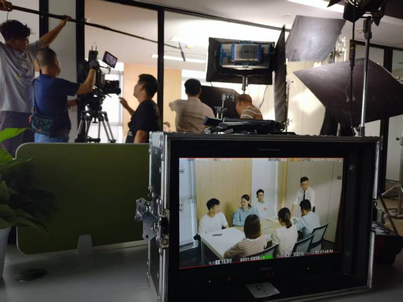 信阳TVC拍摄公司：科技产品视觉化大师，诠释未来感与功能美学