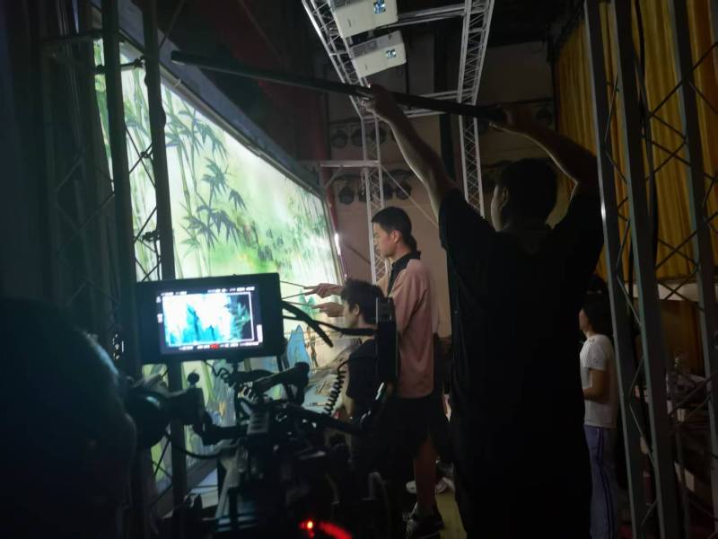 信阳TVC拍摄公司：美妆时尚造梦师，雕琢细节中的高级质感